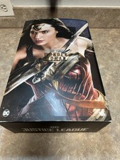 Wonder Woman Hot Toys action figure
