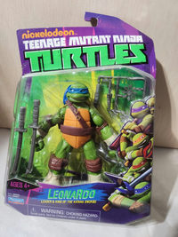 Breakin Loose Leonardo Cowabunga Cracking' Egg;  Loose Leonardo (Cowabunga Cracking action figure