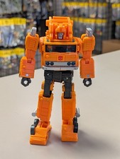 Grapple War For Cybertron Earthrise action figure